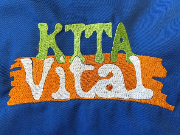 KITA Vital Logo auf blauem Grund