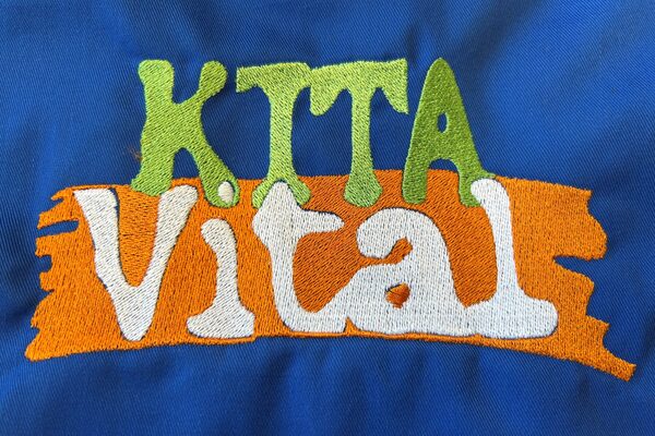 KITA Vital Logo auf blauem Grund