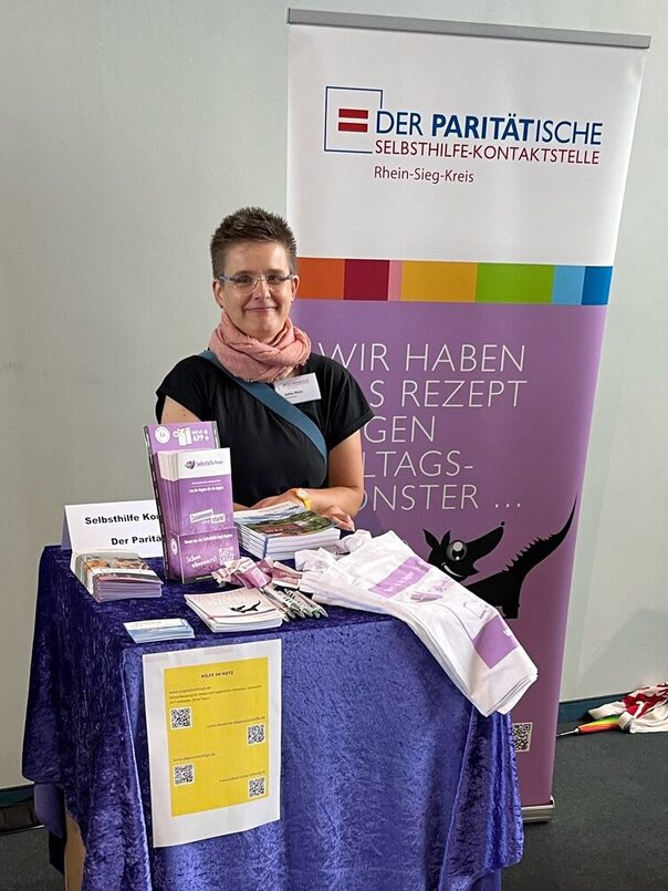 Stand der Selbsthilfekontaktstelle mit Jutta Klee