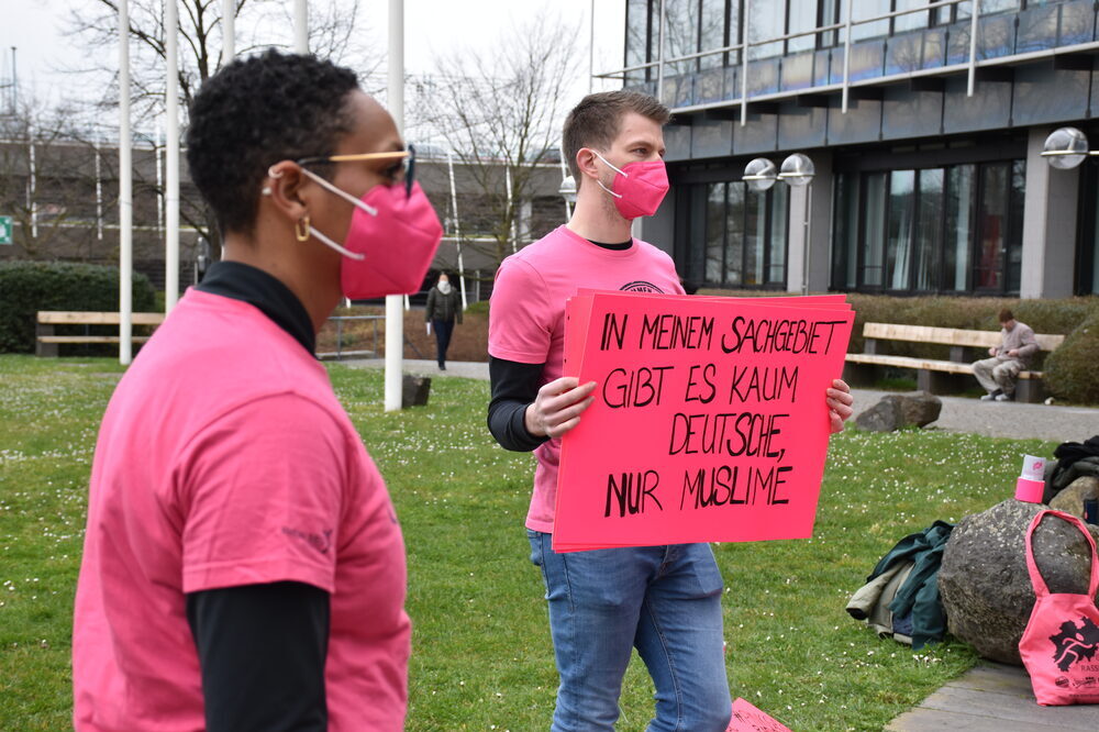 Pink gegen Rassismus - Wir zeigen Haltung